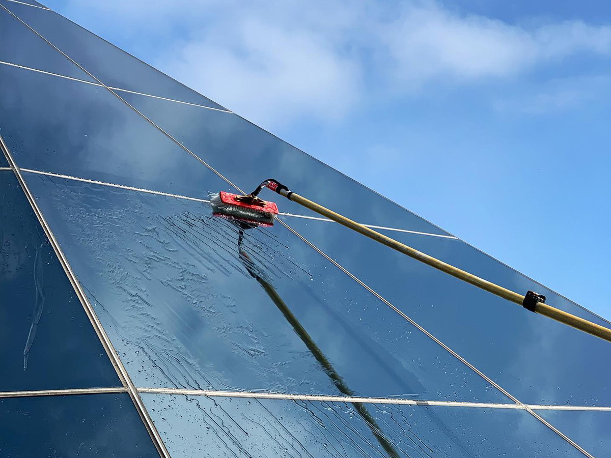 https://windowhygienics.com/wp-content/uploads/2026/04/commerical-window-cleaning-2.jpg